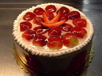 6-9 Kişilik Çilekli Yaş Pasta Premium Seri