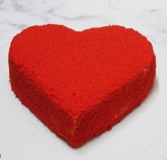 Özel Yapım 6-9 Kişilik Kırmızı Kalp Şeklinde Yaş Pasta